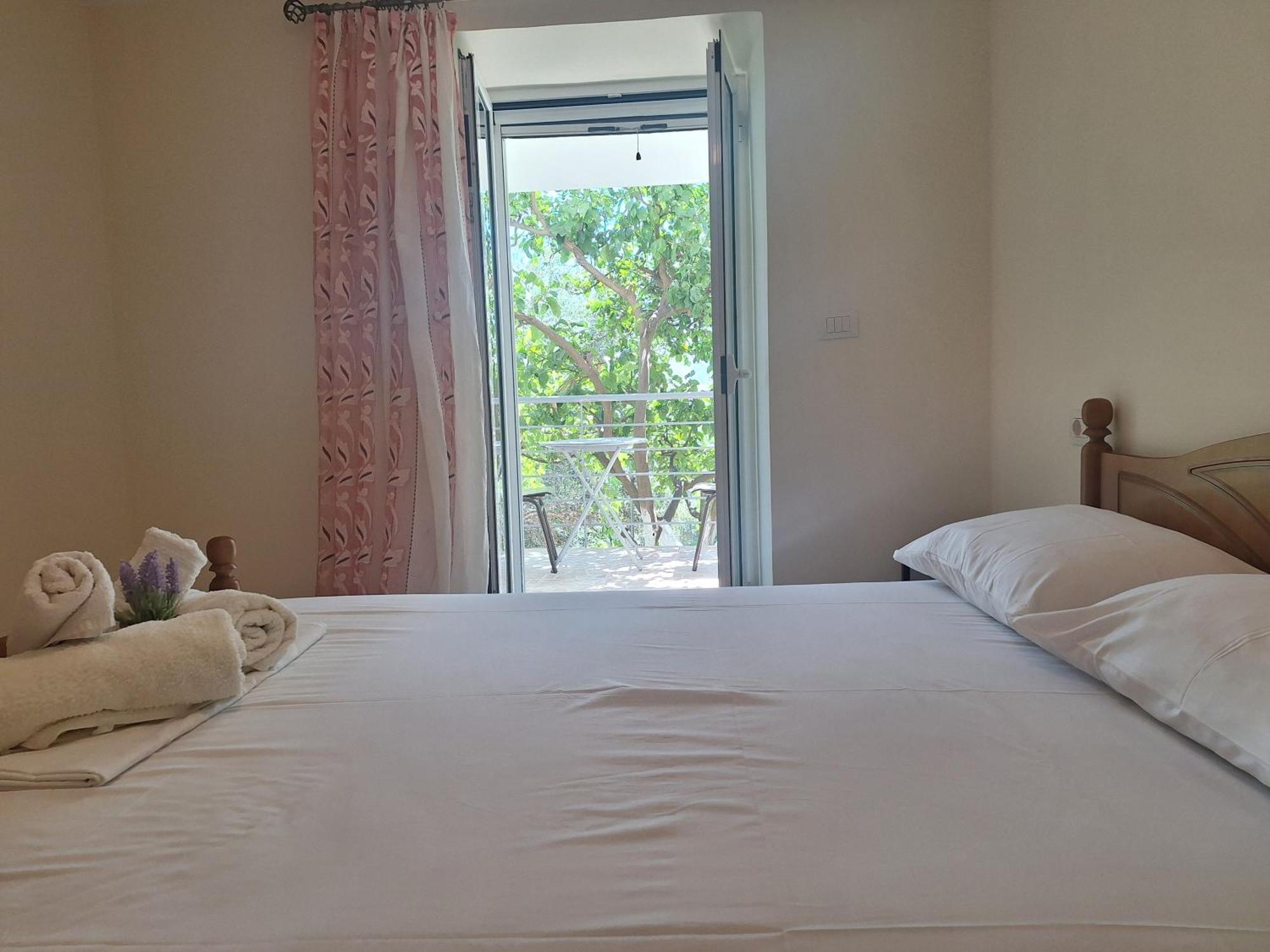Lucas Apartments Himare Luaran gambar