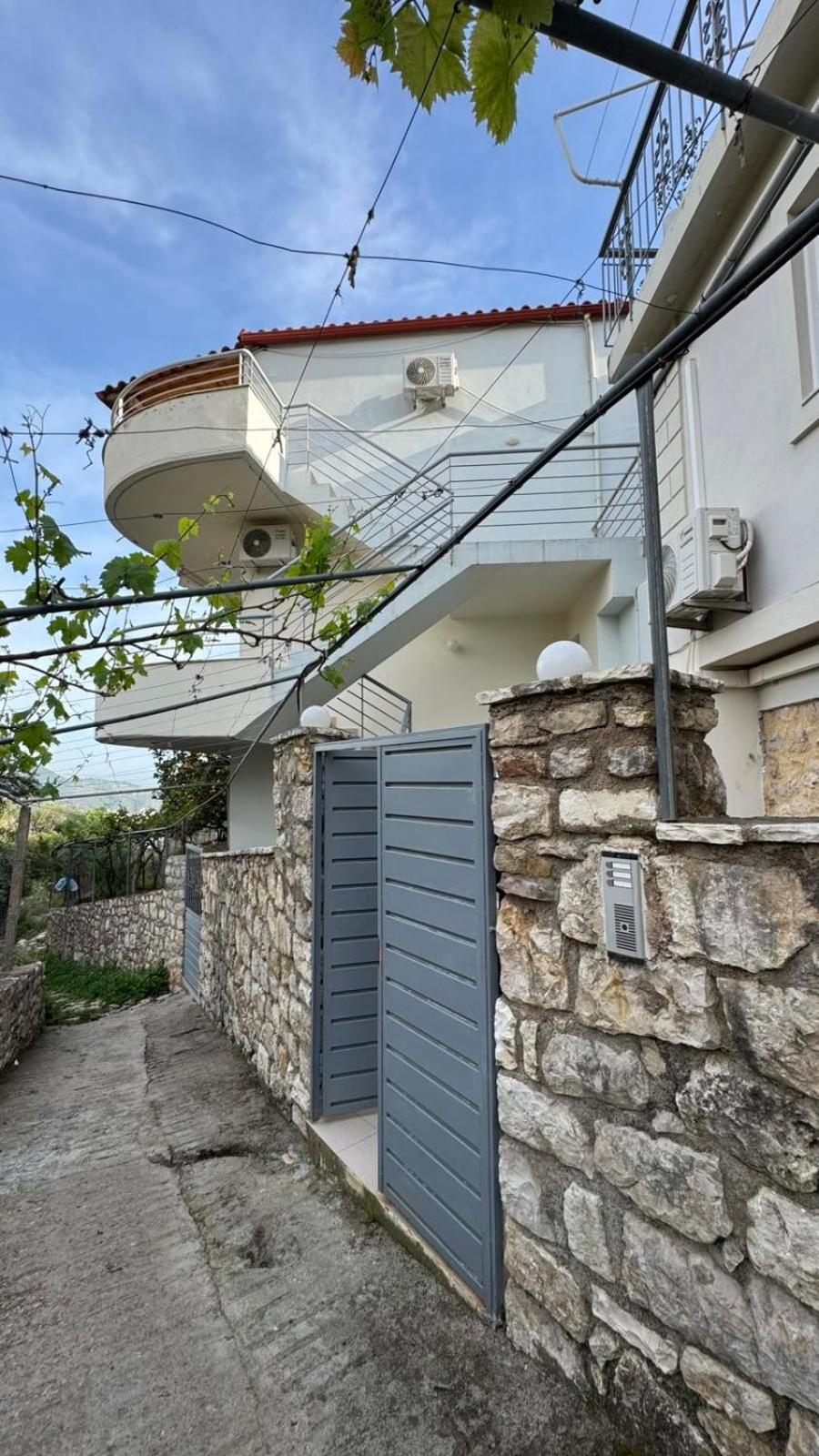 Lucas Apartments Himare Luaran gambar